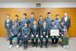 「高専ロボコン全国大会」準優勝チームが熊本県の竹内副知事を表敬訪問