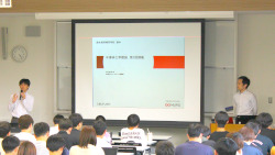 講師に株式会社三菱UFJ銀行の方を迎え、半導体産業構造についての出前授業を行った。