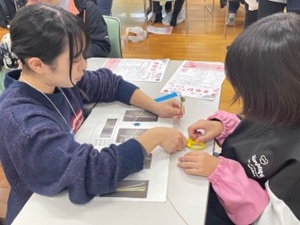 「第16回まなびフェスタやつしろ」出展(いぐさ人形づくり)