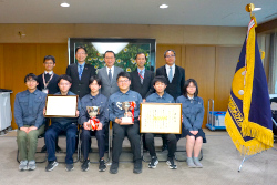 ロボコン大賞受賞チームが熊本県知事を表敬訪問