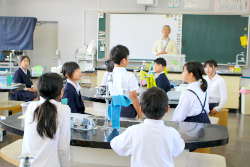 竜北東小学校にて、出前授業「じしゃくのふしぎ」を実施しました