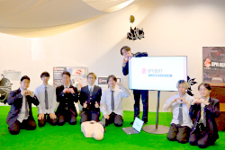 学生チームが制作した心肺蘇生(CPR)トレーニングツール「CPR BEAT」の学内体験会を実施
