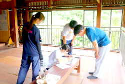 旧藤崎家住宅・赤松館にて、建造物実測調査の体験学習を実施しました
