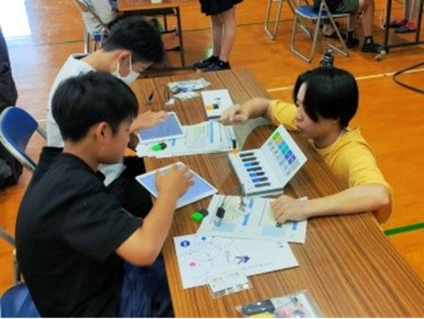 湯前町の農村環境改善センターにて、小中学生を対象としたプログラミング講座